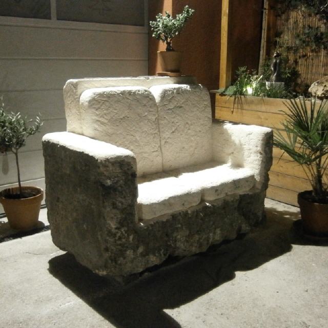 Sandstein-Sofa, Modell "Ringstraße"